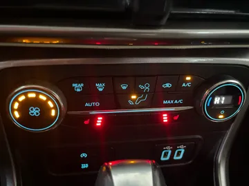 2019 Ford EcoSport - image 24