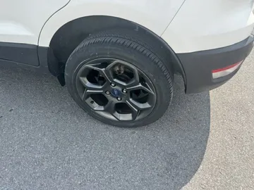 2018 Ford EcoSport - image 6