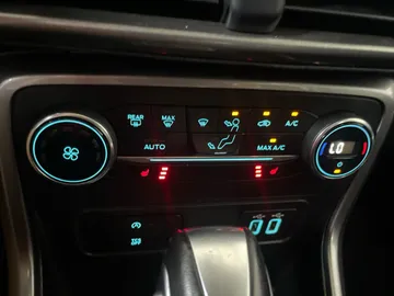 2018 Ford EcoSport - image 24