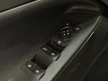 2020 Ford EcoSport - image 24
