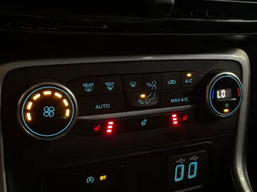 2021 Ford EcoSport - image 25