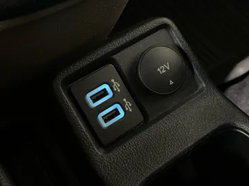 2020 Ford Transit Connect Wagon - image 25