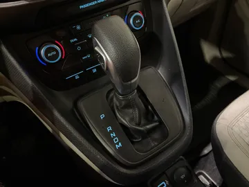 2020 Ford Transit Connect Wagon - image 26