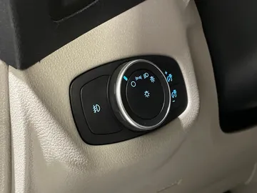 2020 Ford Transit Connect Wagon - image 27
