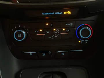 2020 Ford Transit Connect Van - image 19