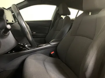 2019 Toyota C-HR - image 10