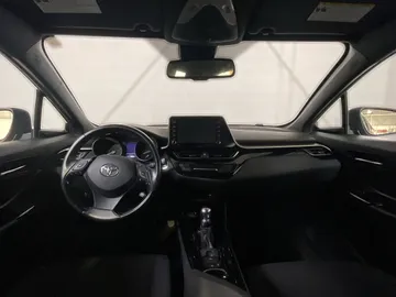 2019 Toyota C-HR - image 4