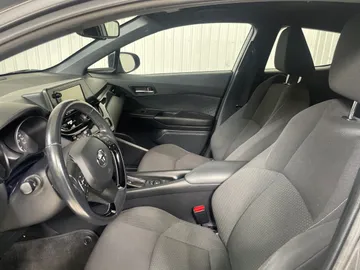 2018 Toyota C-HR - image 3