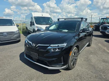 2023 VinFast VF 8 - image 3