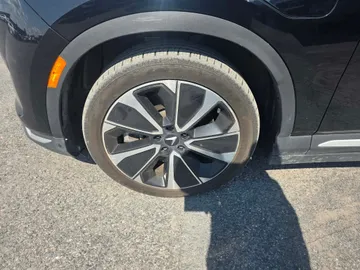 2023 VinFast VF 8 - image 7