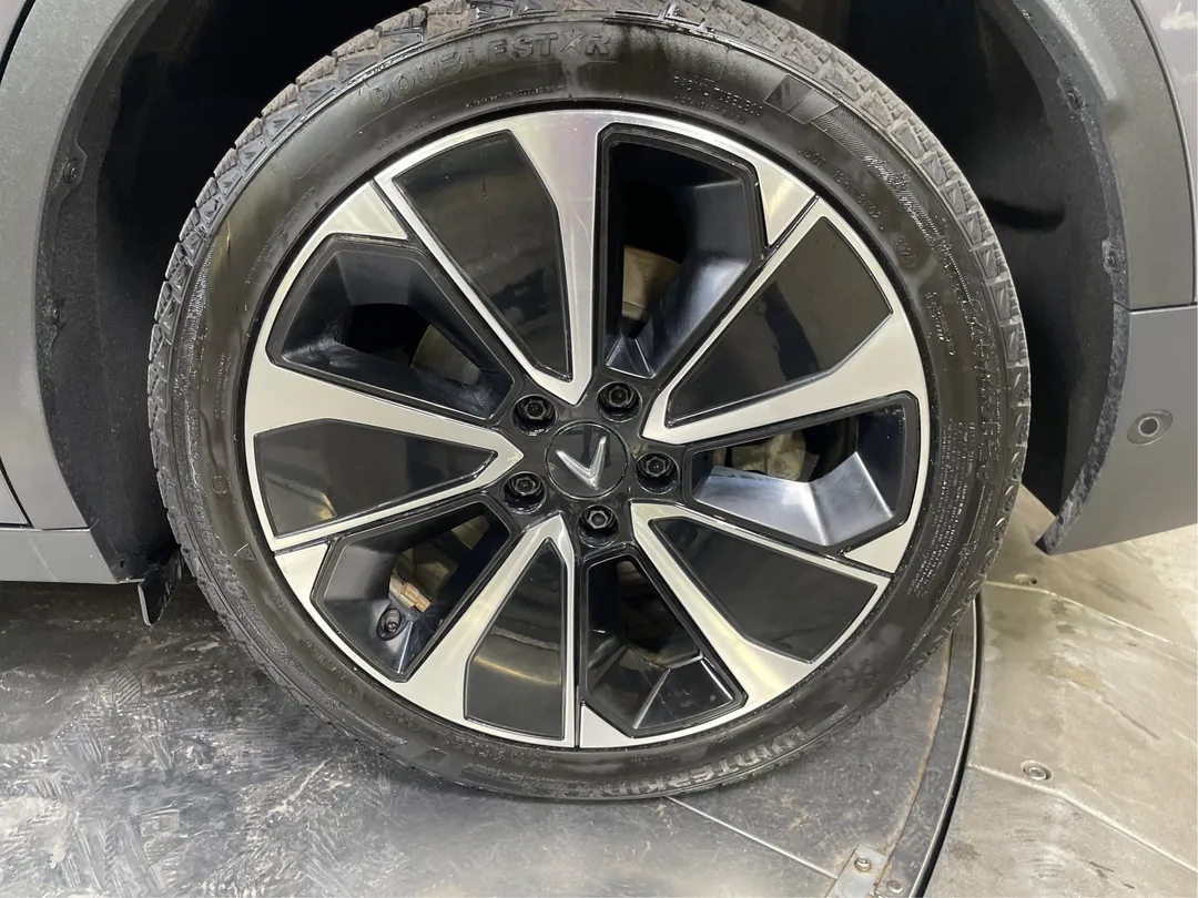 2024 VinFast VF 8 — photo 6