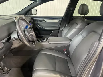 2024 VinFast VF 8 - image 3