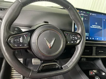2024 VinFast VF 8 - image 18