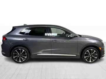 2024 VinFast VF 8 - image 2