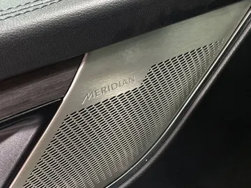 2021 Jaguar F-PACE - image 20