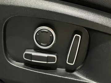 2021 Jaguar F-PACE - image 19
