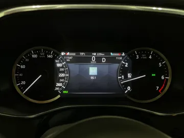 2021 Jaguar F-PACE - image 18