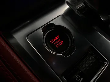 2023 Jaguar F-PACE - image 18