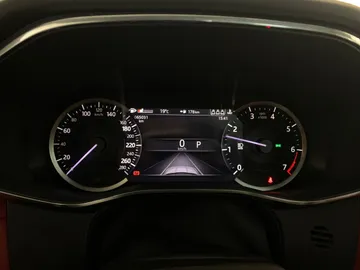 2023 Jaguar F-PACE - image 7