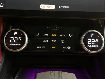 2023 Jaguar F-PACE - image 17