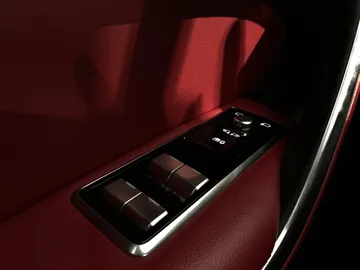 2023 Jaguar F-PACE - image 21