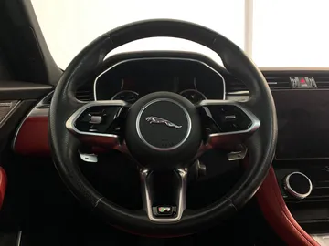 2023 Jaguar F-PACE - image 8