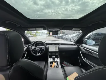 2022 Jaguar F-PACE - image 9