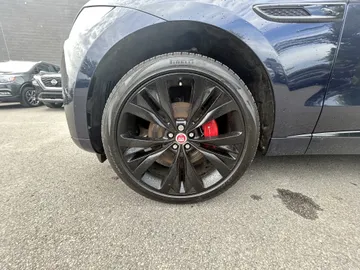2022 Jaguar F-PACE - image 7