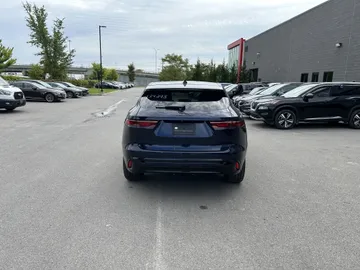 2022 Jaguar F-PACE - image 6