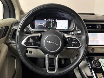 2022 Jaguar I-PACE - image 18