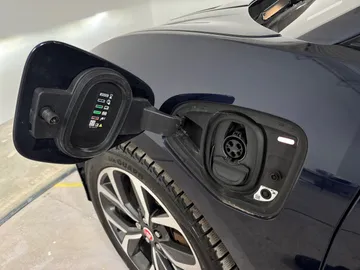 2022 Jaguar I-PACE - image 23