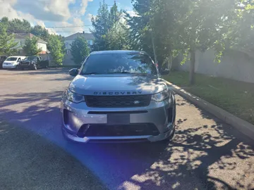 2023 Land Rover Discovery Sport - image 2