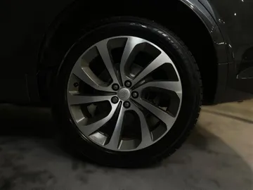 2023 Land Rover Discovery Sport - image 7