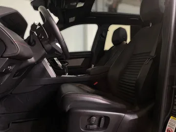 2023 Land Rover Discovery Sport - image 3