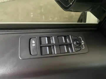 2023 Land Rover Discovery Sport - image 31