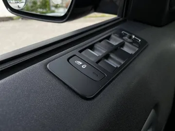 2018 Land Rover Discovery Sport - image 25