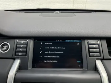 2018 Land Rover Discovery Sport - image 8