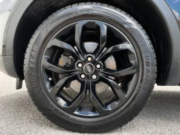 2018 Land Rover Discovery Sport - image 7