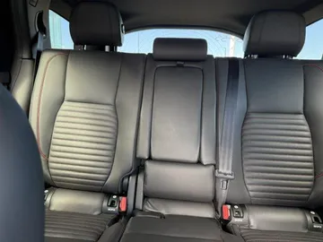 2018 Land Rover Discovery Sport - image 7