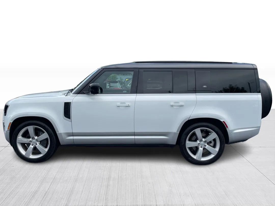 2023 Land Rover Defender 130 SE AWD, photo 10