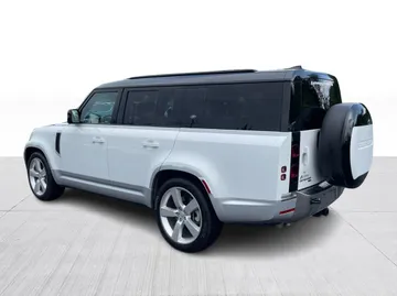 2023 Land Rover Defender - image 12