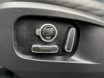 2023 Land Rover Defender - image 20