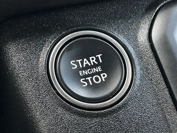 2023 Land Rover Defender - image 25