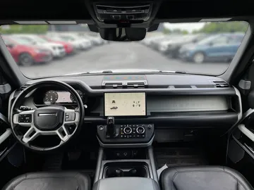 2023 Land Rover Defender - image 4