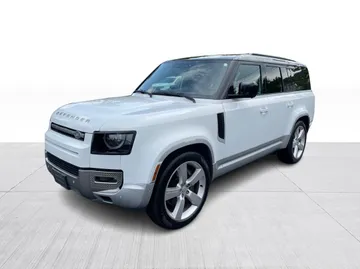 2023 Land Rover Defender - image 10