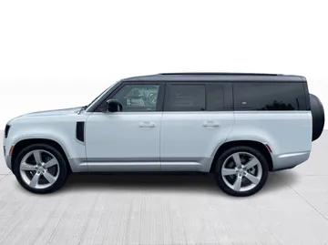 2023 Land Rover Defender - image 11