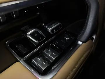 2023 Land Rover Range Rover - image 19