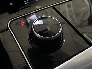 2020 Land Rover Range Rover Velar - image 31