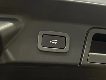 2019 Land Rover Range Rover Velar - image 33