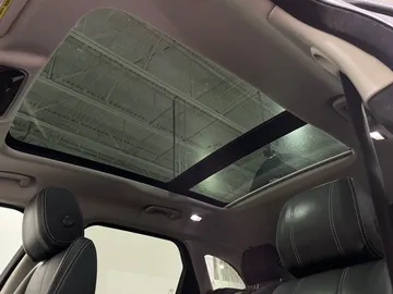 2019 Land Rover Range Rover Velar - image 6